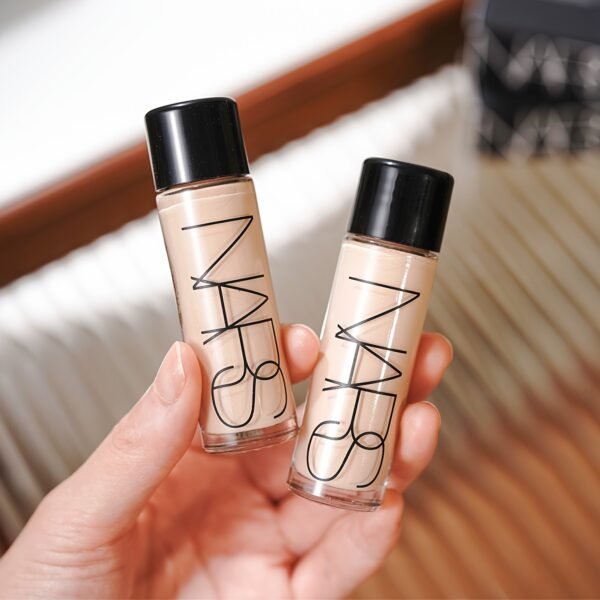 NARS Light Reflecting™ Advanced Skincare Foundation - Mini Size - Skincare Hybrid Foundation #MONT BLANC-LIGHT 2- 10ml, Nature Finish, Moisturizing, Medium Coverage, Liquid Form, Perfect for Dry Skin - Image 4